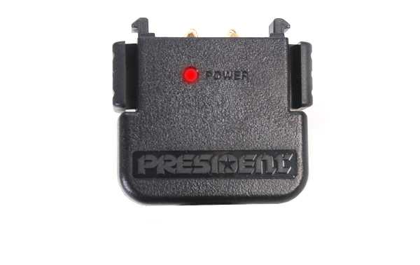 President Randy-3 12V lader, achterzijde van laadadapter dat onderaan de portfooon bevestigd kan worden