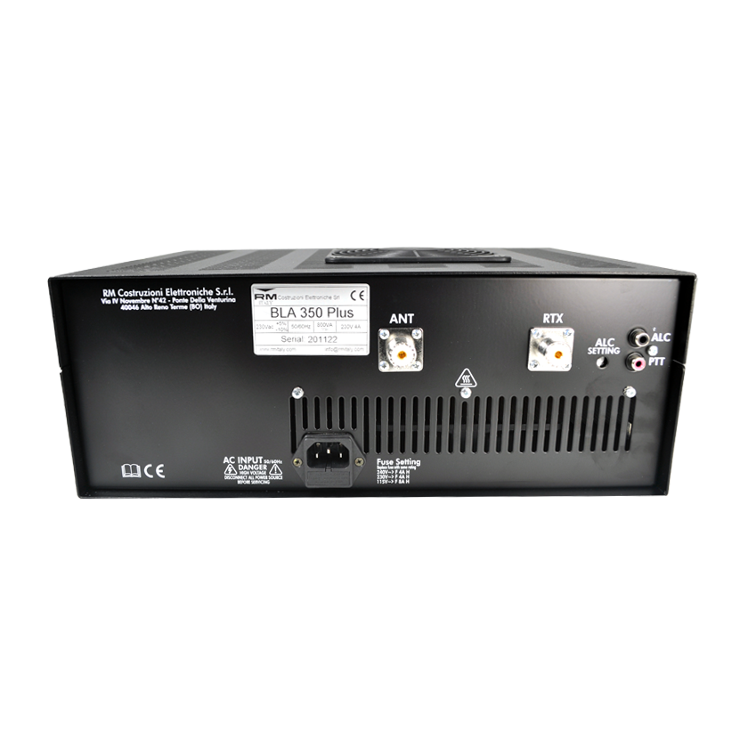 Achterkant van de RM BLA-350Plus lineaire versterker of amplifier met daarop de aansluitingen