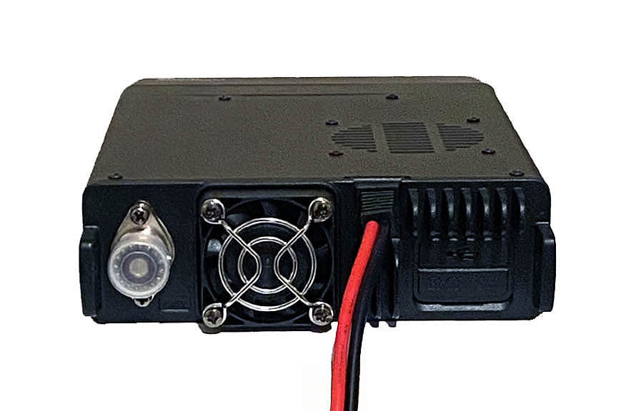 Achterkant van de TYT TM-D70W een hoog vermogen dual band UHF en VHF transceiver