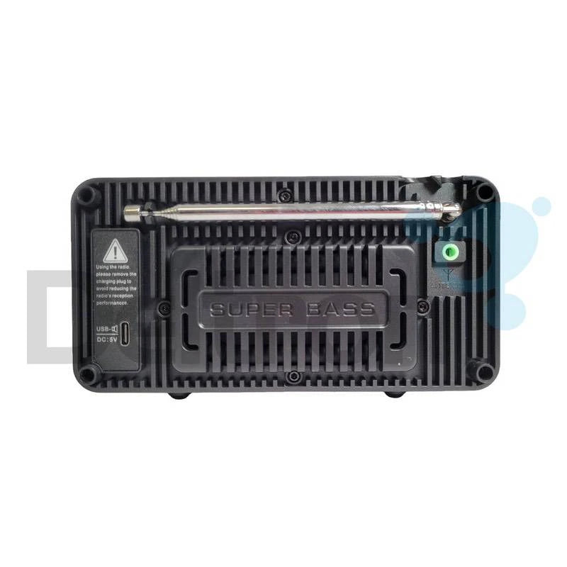 Achterkant van de HanRongDa HRD-802 wereldontvanger met antenne aansluiting en een telescopische antenne