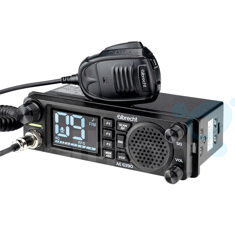 Schuin aanzicht van de Albrecht AE-6390 27MC transceiver met microfoon