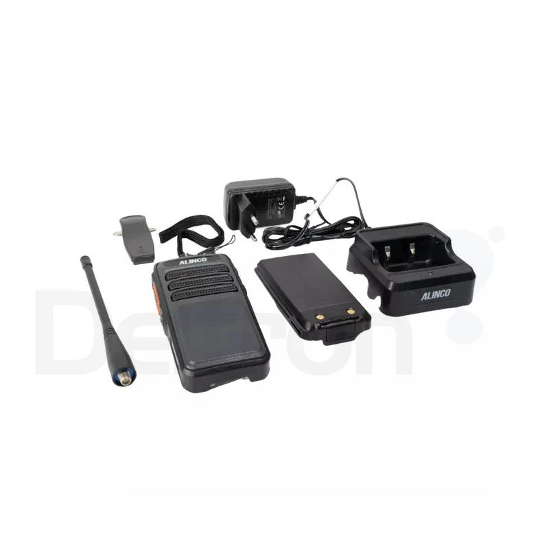 Alinco DJ-D45E DMR UHF-transceiver met meegeleverde accessoires