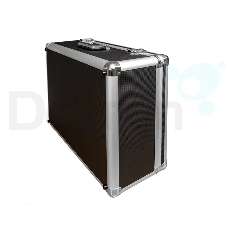 Aluminium opbergkoffer waarin je zes portofoons met opladers en andere accessoires kunt opbergen en vervoeren