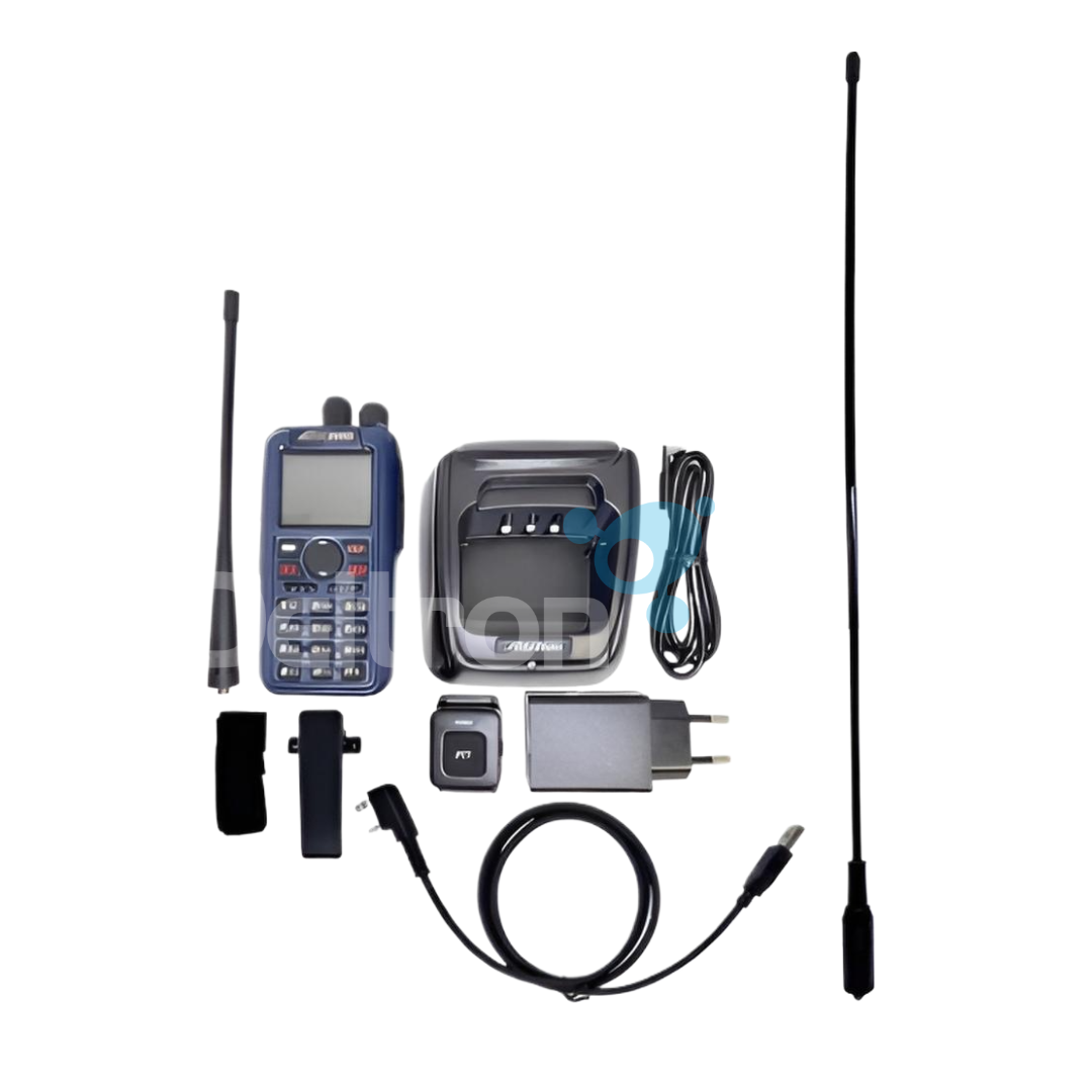 Anytone AT-D890UV portofoon met alle meegeleverde accessoires in de verpakking