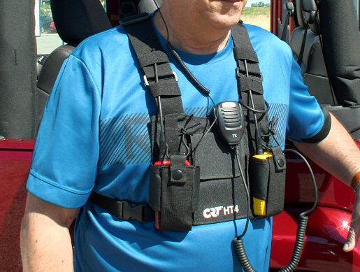 CRT HT4 harnas voor twee portofoons en accessoires zoals accu's, smartphone, sleutels en meer zodat je je handen vrij hebt