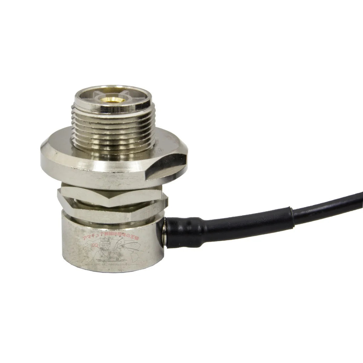 Close-up Surface mount die aan de Diamond M610R antenne kabelset voor een auto kofferbak zit