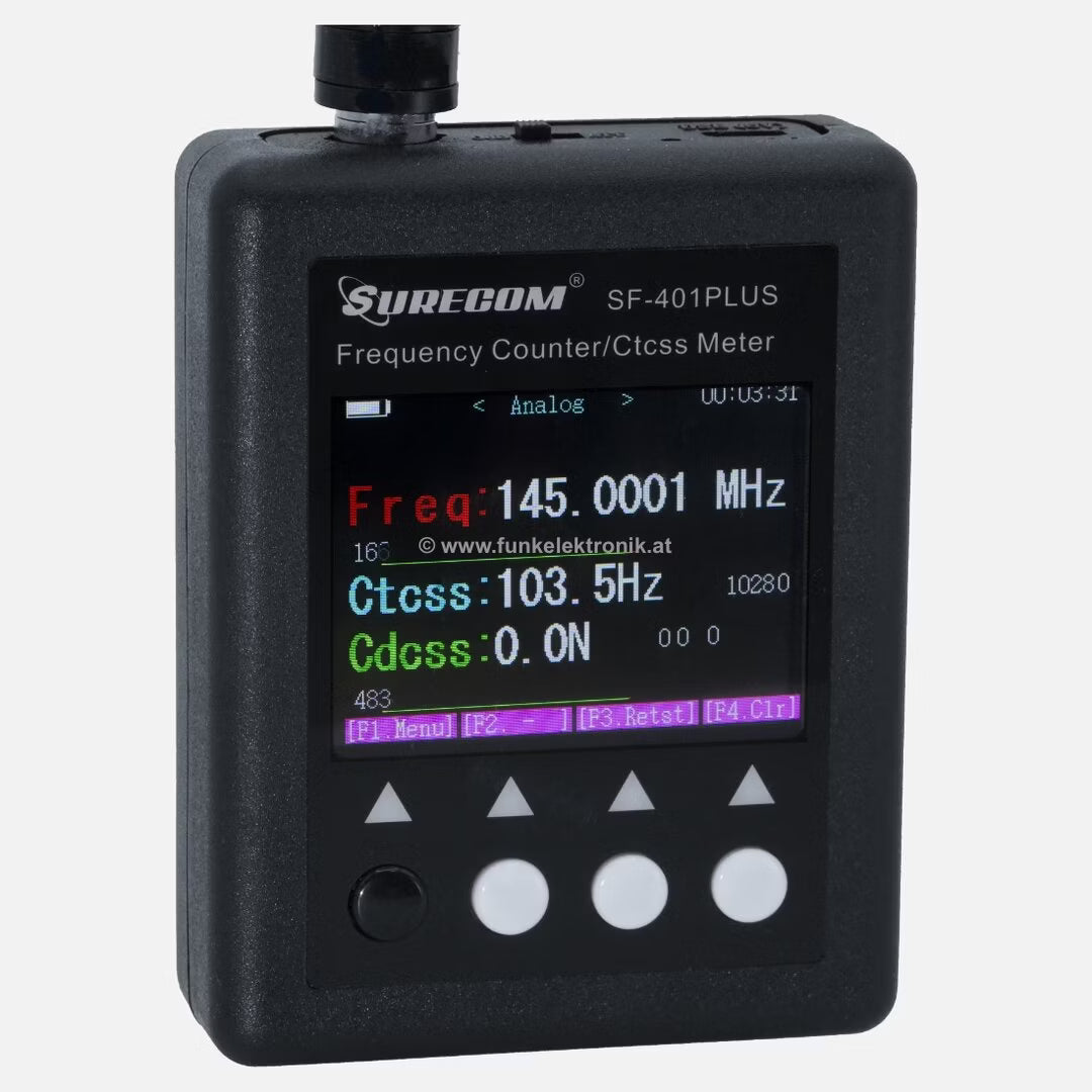 Close-up van het TFT-display op de Surecom SF401 frequentiecounter