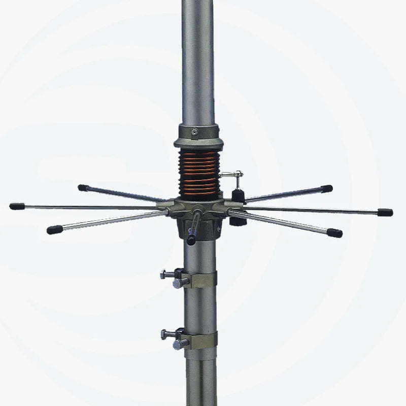 Close-up van het onderste deel met antenne spoel van de sirio 827 basis antenne voor 27MHz