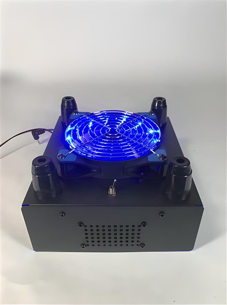 Delta DFK-LED onderzijde standaard voor transceivers met ingebouwde ventilator en blauwe ledverlichting