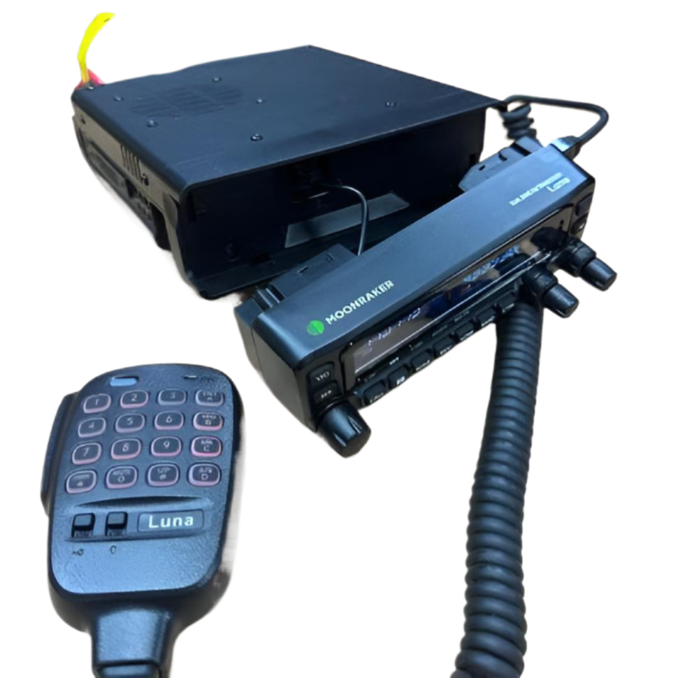 Moonraker Luna mobiele 2m en 70cm transceiver die en uitneembare front display heeft