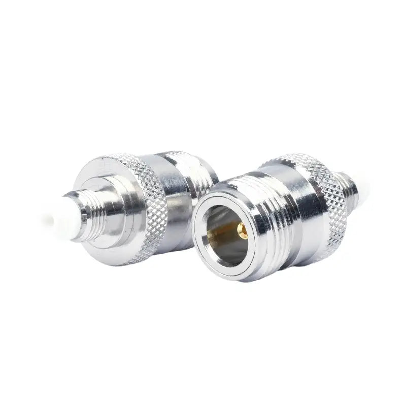 Voor en achterkant van de coax adapter FME-Female naar N-Female