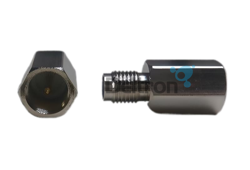 Adapter FME-Male naar SMA-Female met vergulde aansluitingen