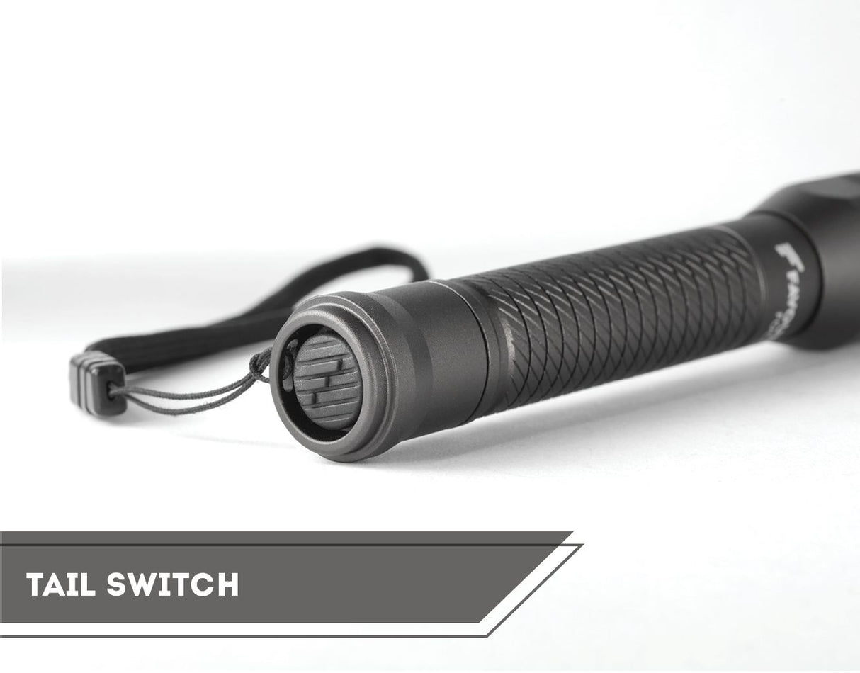 Favour T1921 led zaklamp met een aan- en uitknop op de achterkant van de handgreep