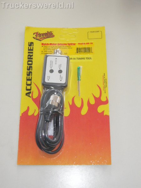 irestik AR-1A antenne-splitter en matcher om één antenne te gebruiken voor 27MC en autoradio
