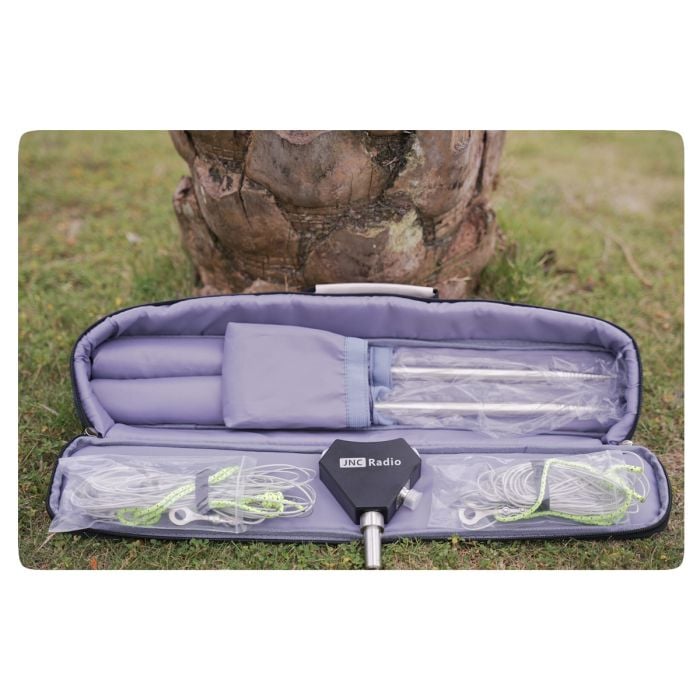 JNC MC599 in de meegeleverde opbergtas met alle meegeleverde accessoires