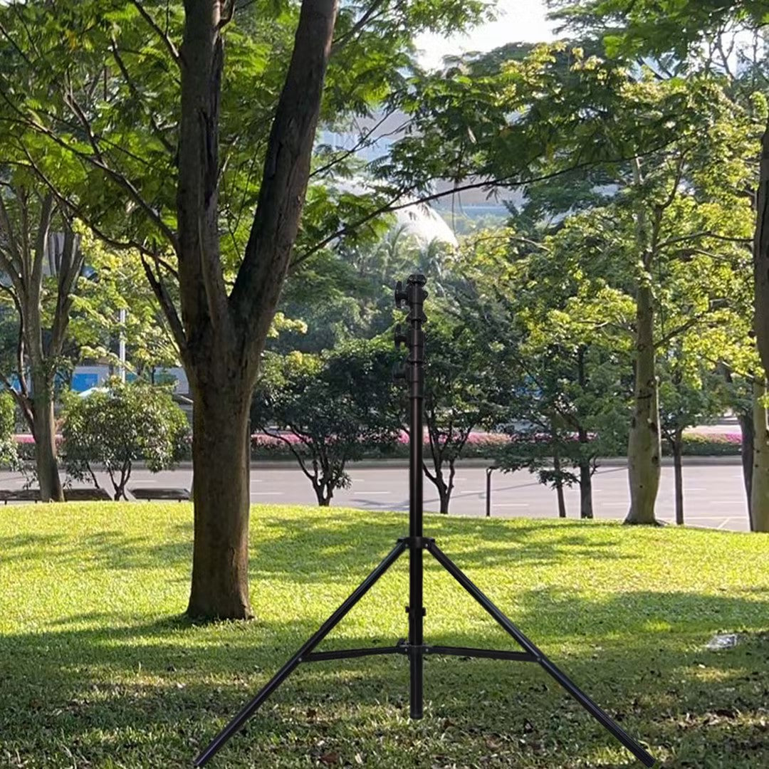 JNC_TP16 telescopische antennemast met tripod poot opgesteld in het park