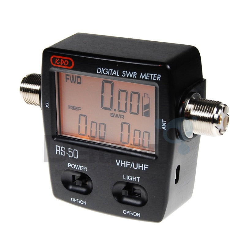 Voor- en achterzijde van K-PO RS-70 met SO-239 aansluitingen en micro-USB poort