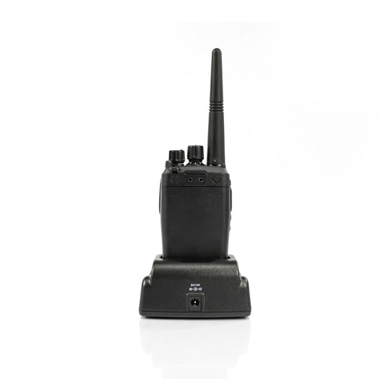 Midland C1145 UHF/VHF portofoon in een desktop lader achterzijde