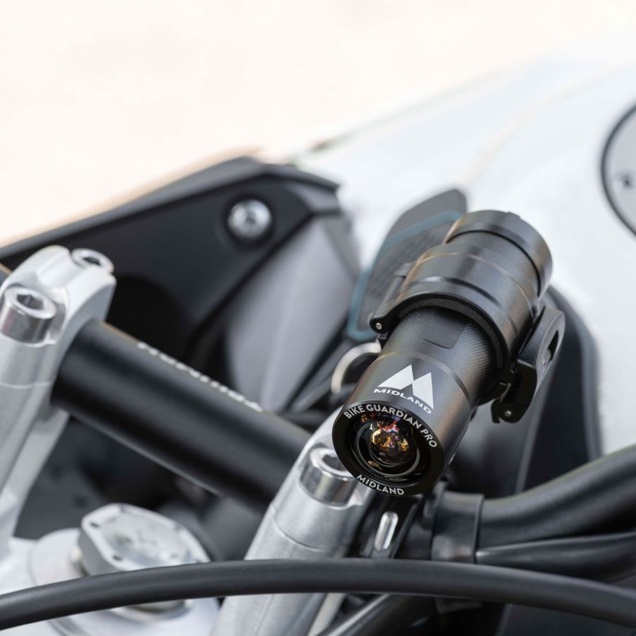 Motorrijden en video's opnemen tijdens je motorritten met de Midland Bike Guardian Pro