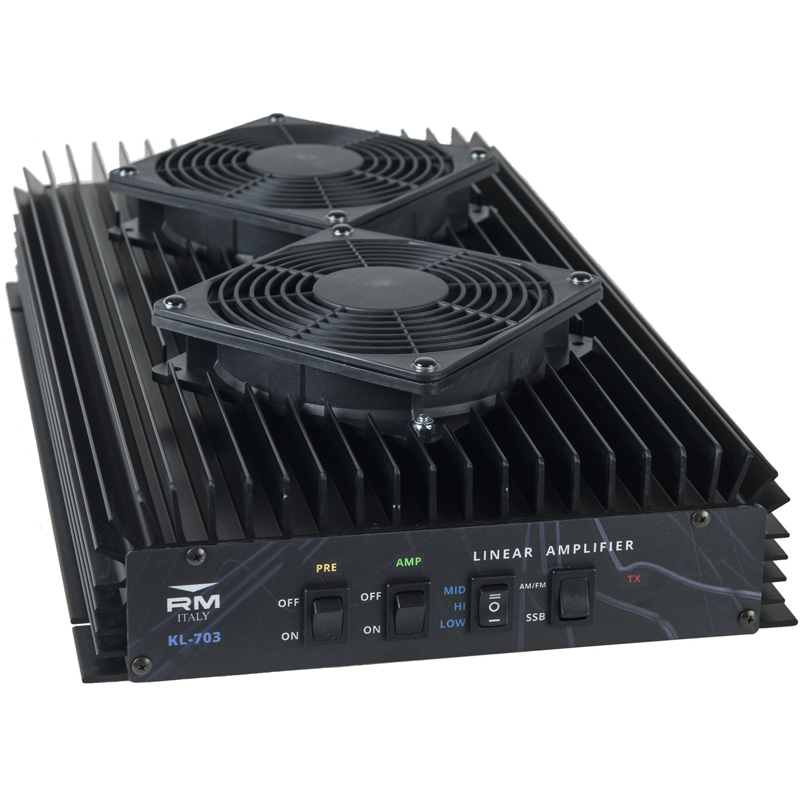 Bovenkant van de RM KL-703 lineaire versterker waarop de ventilatoren te zien zijn