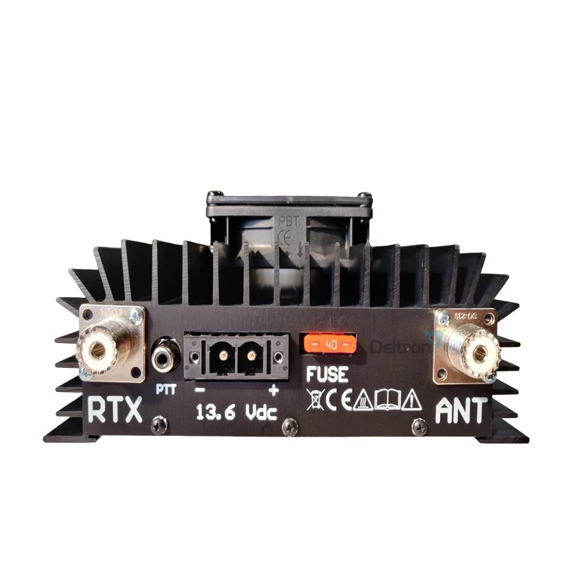 Achterzijde van de RM MLA300 300W versterker met voeding en ventilatie