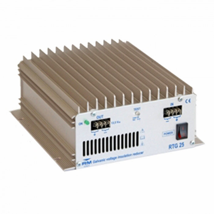 RM RTG25 converter van 24V naar 13,5V, voorzijde met aansluitingen en schakelaar