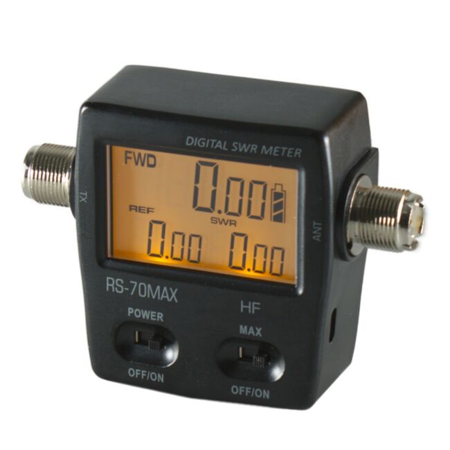 Voorzijde KPO RS-70MAX SWR en Watt meter met helder verlicht display waarmee je ook PEP-metingen op AM en SSB kunt uitvoeren