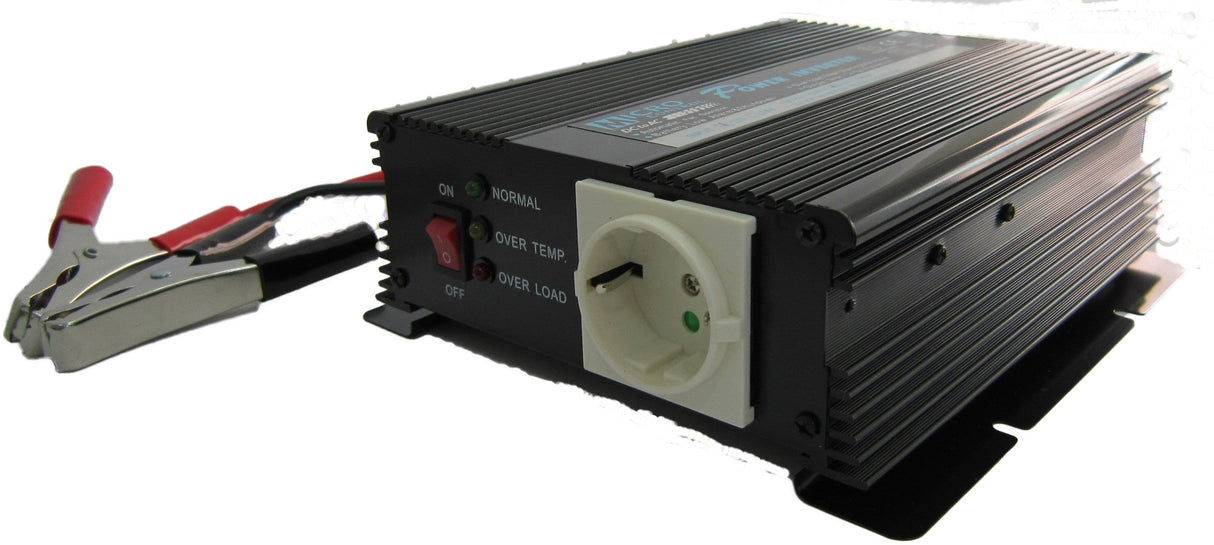 RoadPro MS 800W 12V omvormer die 12 volt omzet naar 800 watt. Voorzien van een 230V EU-stopcontact, schakelaar en led indicatielampjes