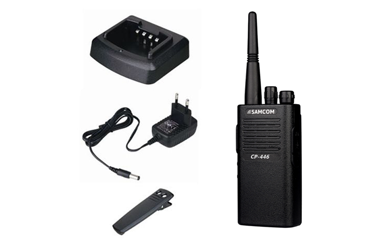 Samcom CP446 Walkie Talkie met meegeleverde accessoires