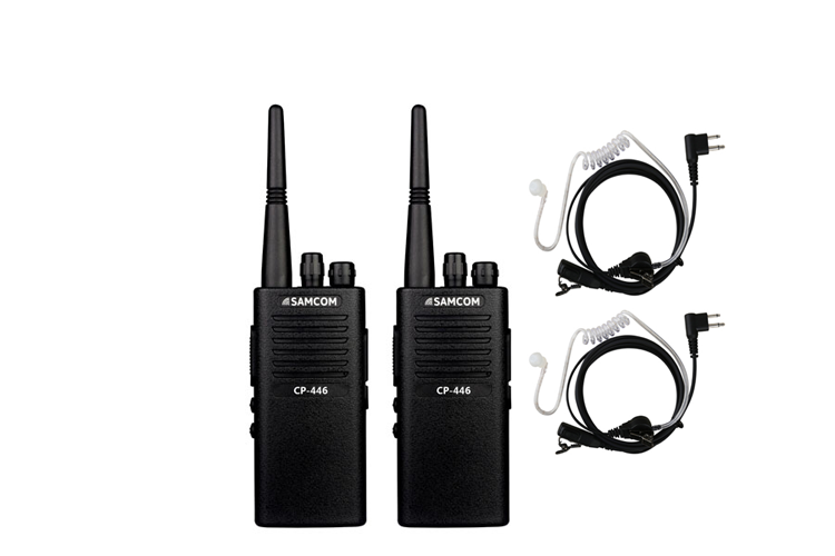 Samcom Security set bestaande uit twee CP-446 portofoons en twee discrete EP-2X speakeroortjes