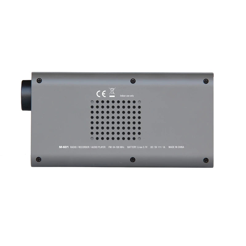 Tecsun M-601 digitale FM radio achterzijde van het toestel