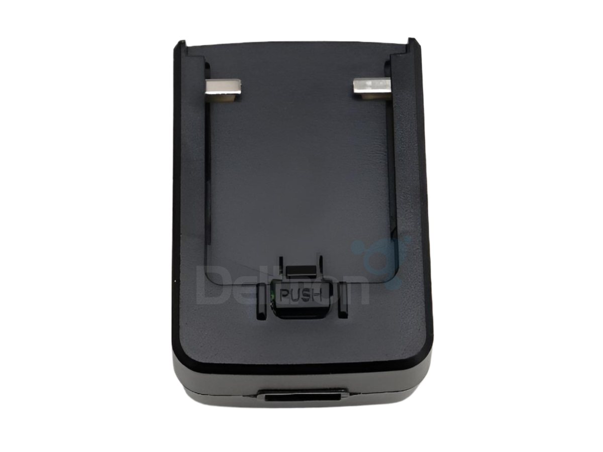 Aansluiting Uniden SDS100E adapter of power supply waarin je de meegeleverde EU-stekker of de UK-stekker kunt plaatsen