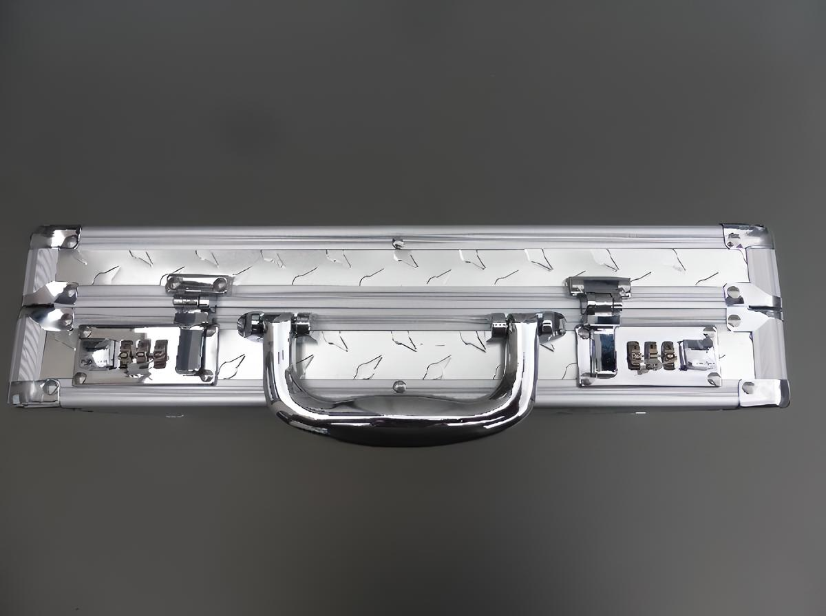 Bovenzijde van de Vaultz veiligheidskoffer met handgreep en cijferslot