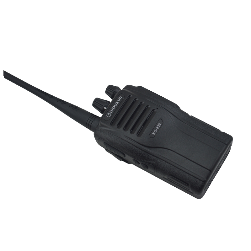 Complete set Wouxun KG-833 portofoon met batterij, antenne, tafellader en riemclip