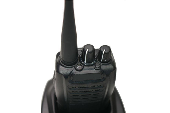 Wouxun KG819 portofoon met twee bedieningsknoppen en antenne