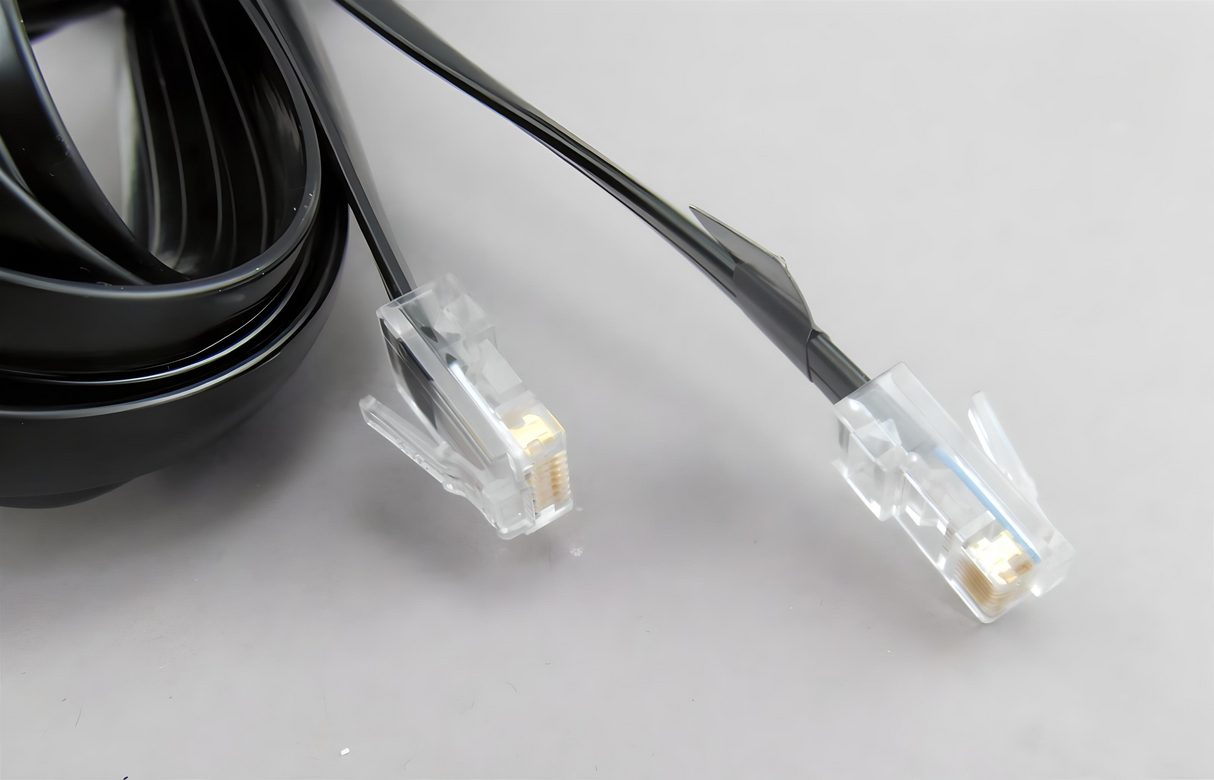 RFJ45 aansluitingen aan een kabel die behoord bij de Yaesu YSK-891 seperation kit of wel een front scheidingskit