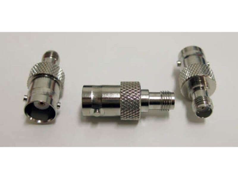 Rafansys BNC-Female/SMA-Female adapter voor en achterzijde