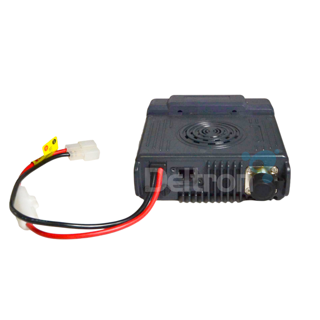 Achterkant van de Wouxun KG-M80 mobiele transceiver met voedingskabel 