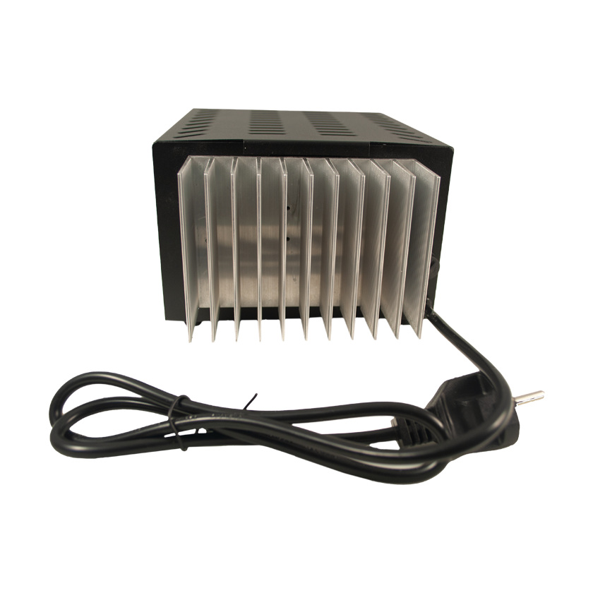 Achterkant van de RM LPS120S lineaire voeding met 230V voedingskabel