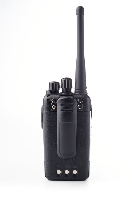 Achterkant van de Dynascan L88 Plus portofoon met riemclip en antenne