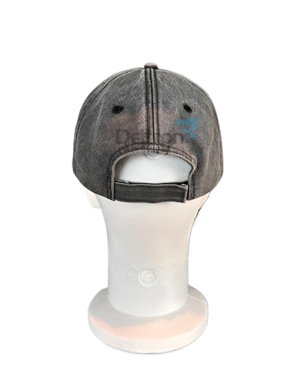 Achterkant van de verstelbare Uniden pet in een moderne verwassen zwart denim met Uniden logo aan de voorzijde