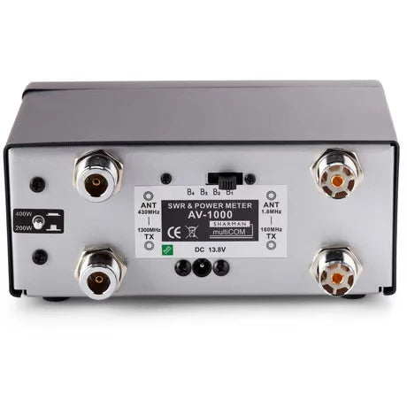 Achterzijde van de Moonraker SWR-1000 SWR meter met aansluitingen