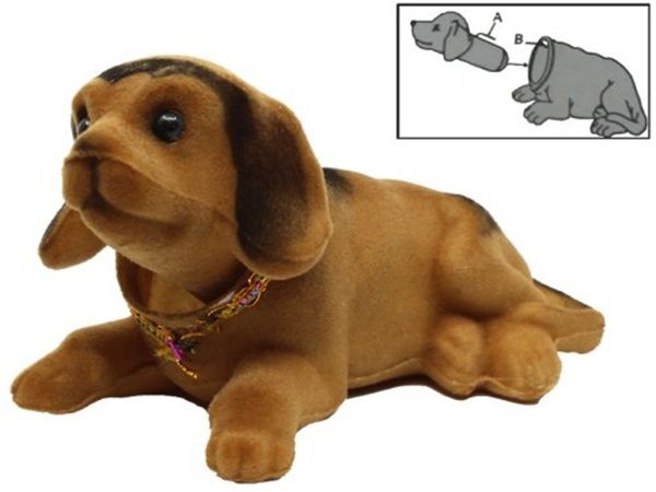 Alltrucker hondje in de kleur bruin met zwart. Dit hondje heeft een wiebelende kop en is stijlvol te plaatsen op je dashboard of hoedenplank 
