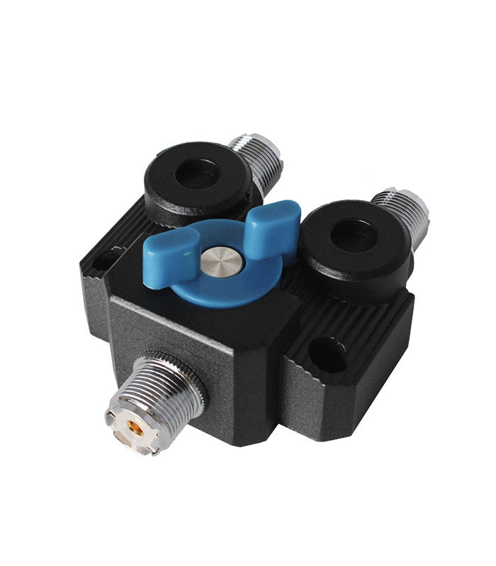 Komunica PWR-SW2M  antenne switch met blauwe schakelknop en UHF-Female (SO239) ingang