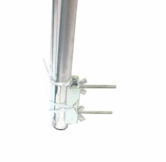 Close-up bevestiging van de Diamond KB144R2 antenne beugel