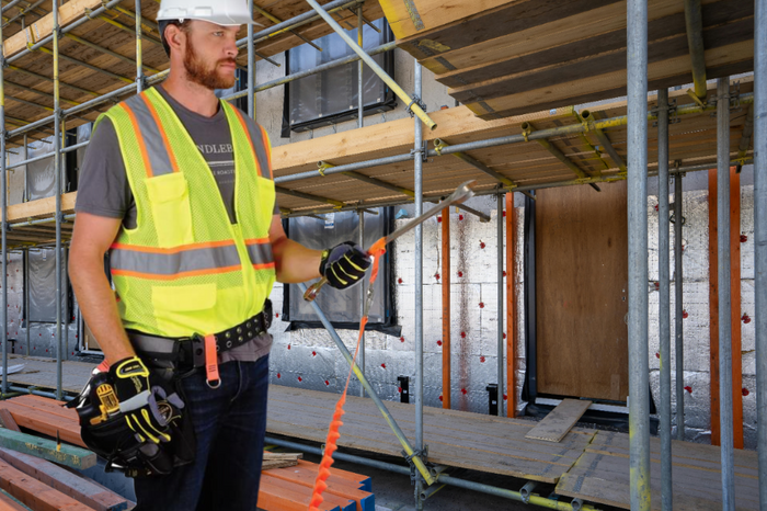 Gearkeeper tooltethers voor het veilig werken op hoogte, ter voorkoming dat gereedschap van grote hoogte naar beneden valt
