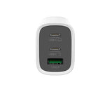 Close-up van de 3 poorten op de GP wereldlader met twee USB-C poorten en een USB-A poort voor UK, CN en EU