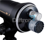 Close-up van de microfoon-aansluiting op de Yaesu M1 tafelmicrofoon