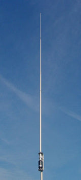Comet CHA-250HD verticale breedbandantenne gemonteerd op mast