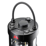 Close-up van de bovenkant van de Midland C1717 ER led lantaarn met draagkoord. Deze lantaarn is uitgerust met een lled lamp, ingebouwde radio, bluetooth en powerbank die veelzijdig inzetbaar is